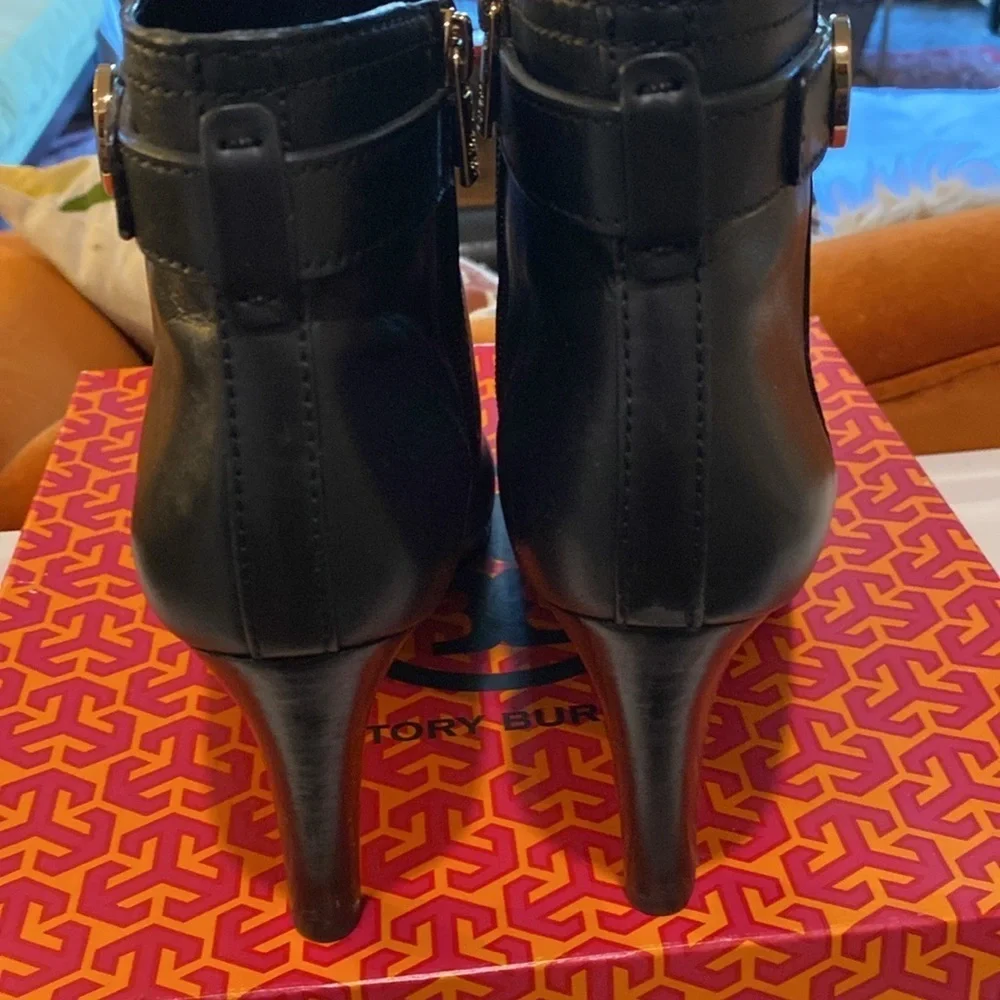 Tory Burch Women’s Bristol Equestrian Calf Leather Ankle Zip Bootie Sz 10.5